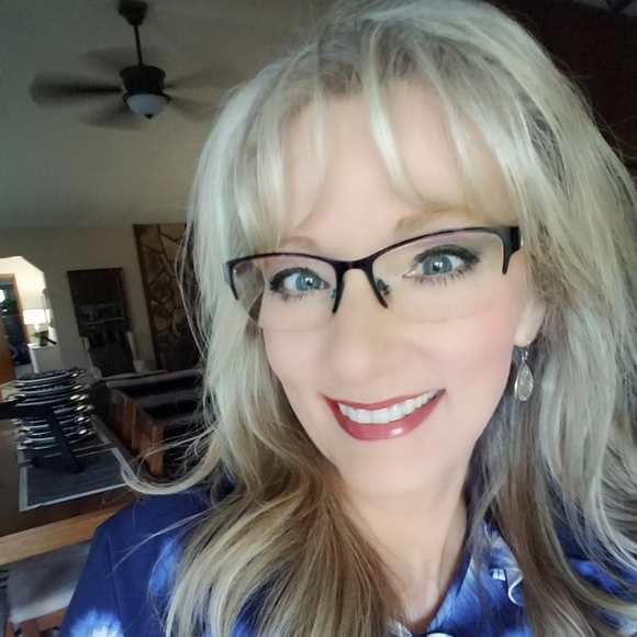 Meet your Posher, Leisa - Picture 2 of 7